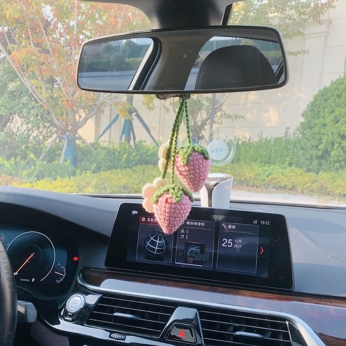 aestheticcarrearviewmirrorhangingkeychain