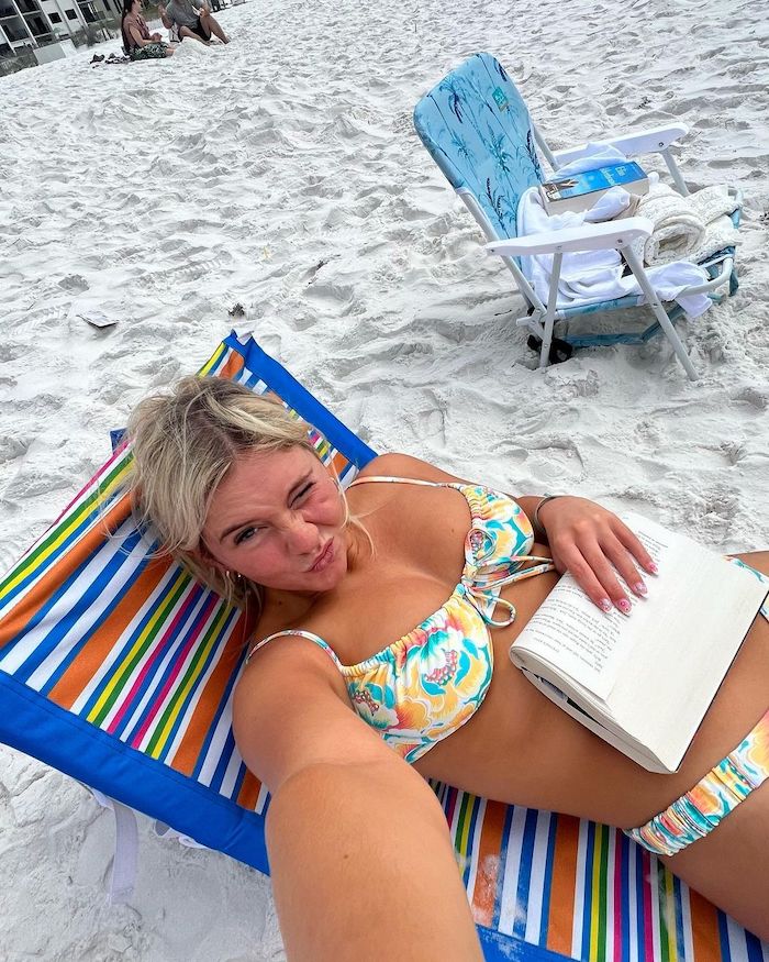 it girlsummer reads top image